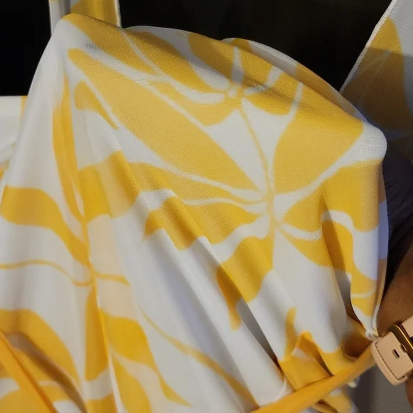 White Top with Yellow Floral Pattern - Picture 5 of 8